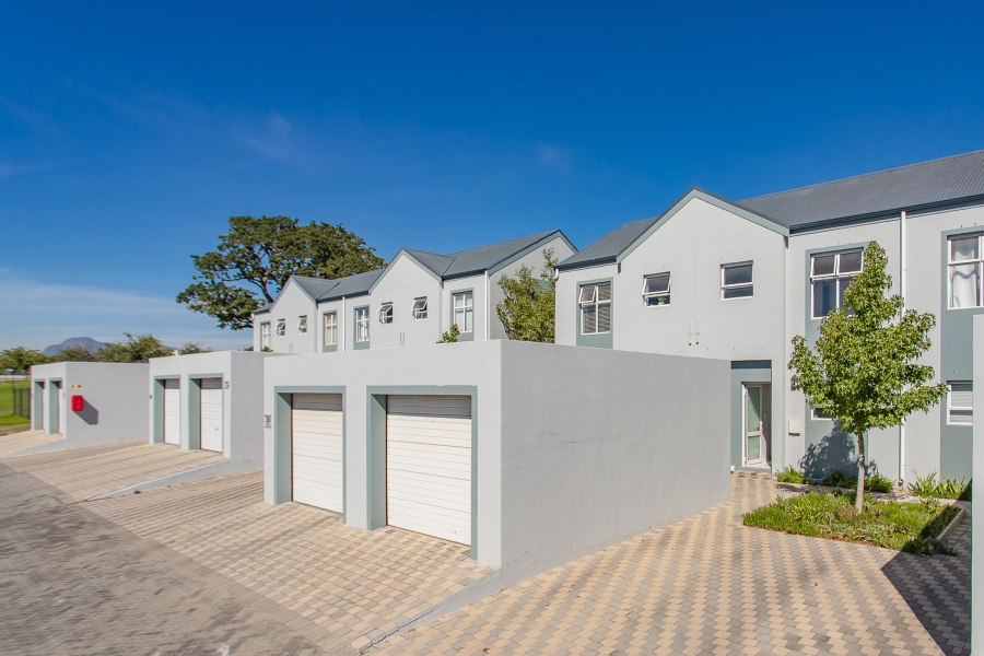 2 Bedroom Property for Sale in Honeydew Country Estate Western Cape